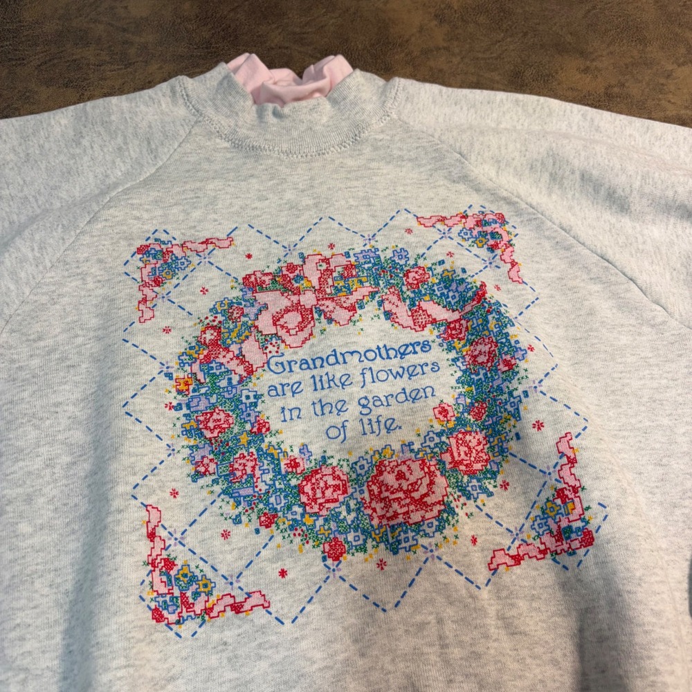 Fruit of the Loom Sweatshirt Adult Large Gray Grandmothers Flowers Vintage USA